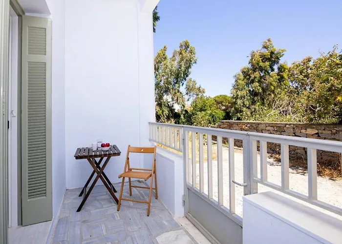 Mellow Mood Town * Tínos