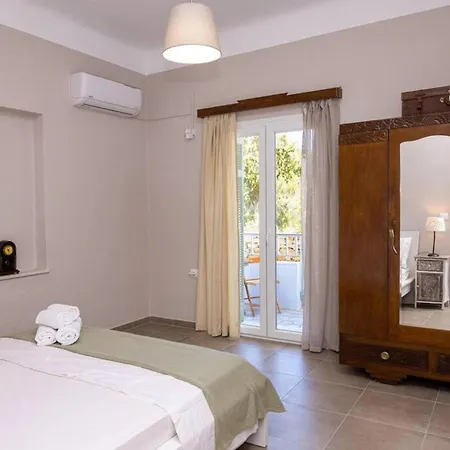 Mellow Mood Town Tínos